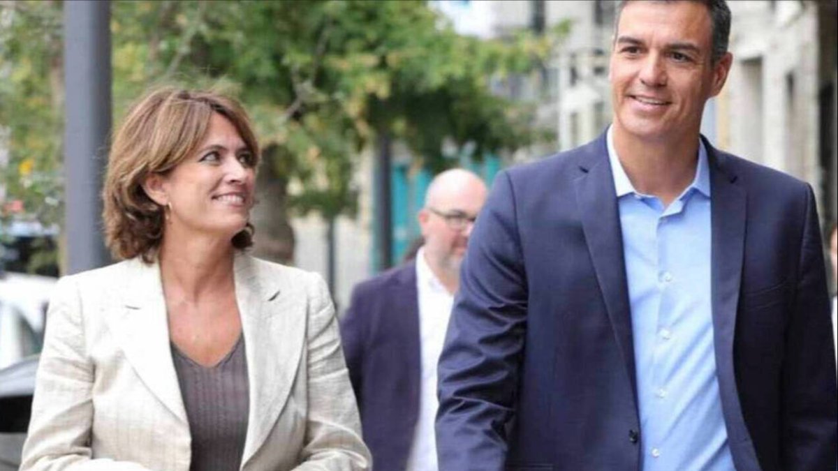 Dolores Delgado junto a Pedro Sánchez