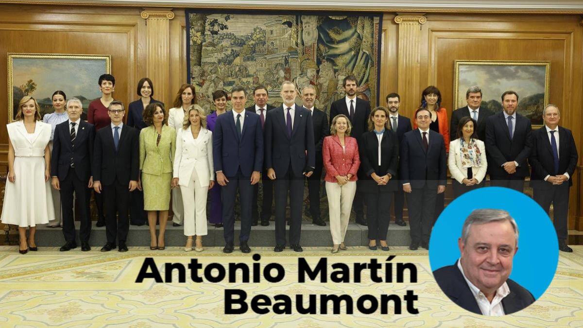 Sánchez, este martes, con su gobierno en Zarzuela.