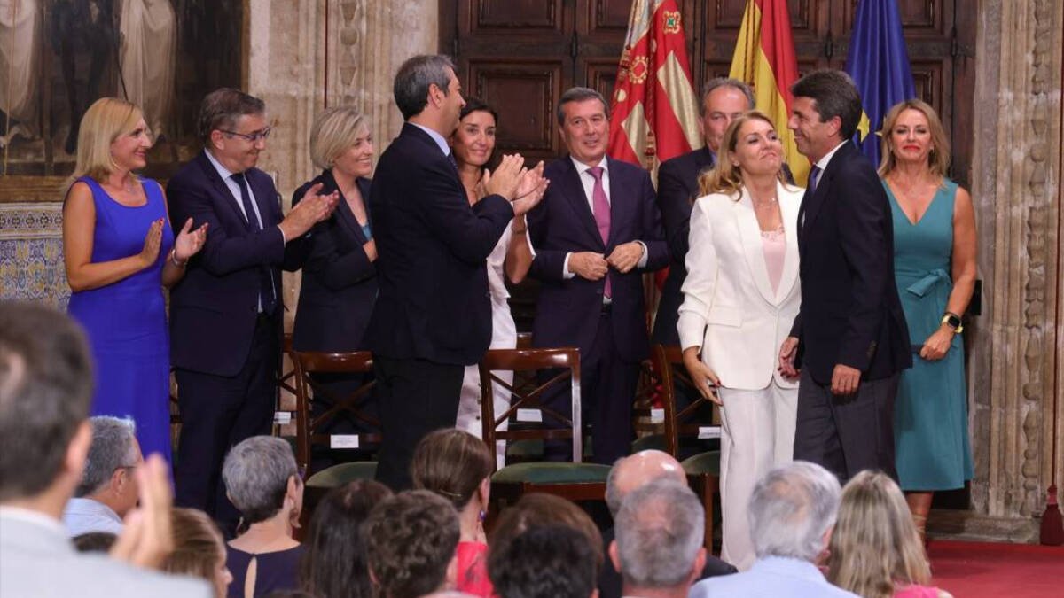 Carlos Mazón con su nuevo Consell