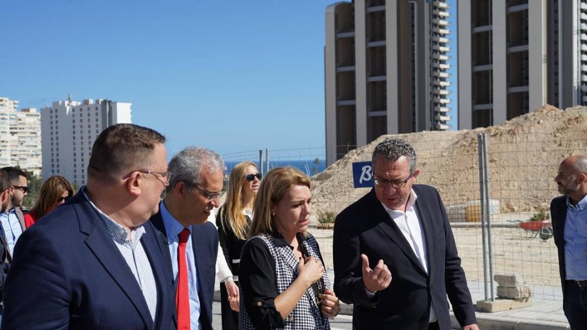 La consellera Susana Camarero y el alcalde de Benidorm, Toni Pérez.