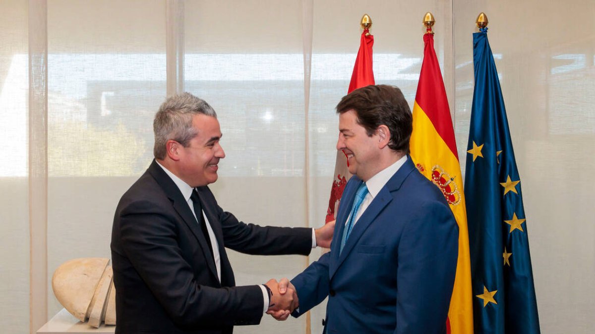 El Mañueco saluda a Recasens este miércoles en Valladolid