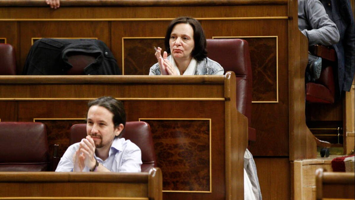 Carolina Bescansa y Pablo Iglesias, cuando ambos eran diputados de Podemos, en 2016.
