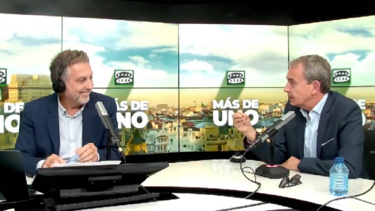 El expresidente del Gobierno, José Luis Rodríguez Zapatero, durante su entrevista con Carlos Alsina en Onda Cero.