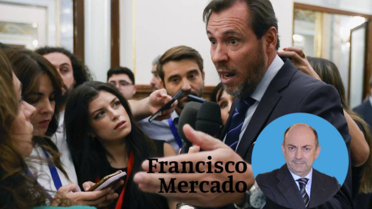Puente dando explicaciones a los periodistas en los pasillos del Congreso.