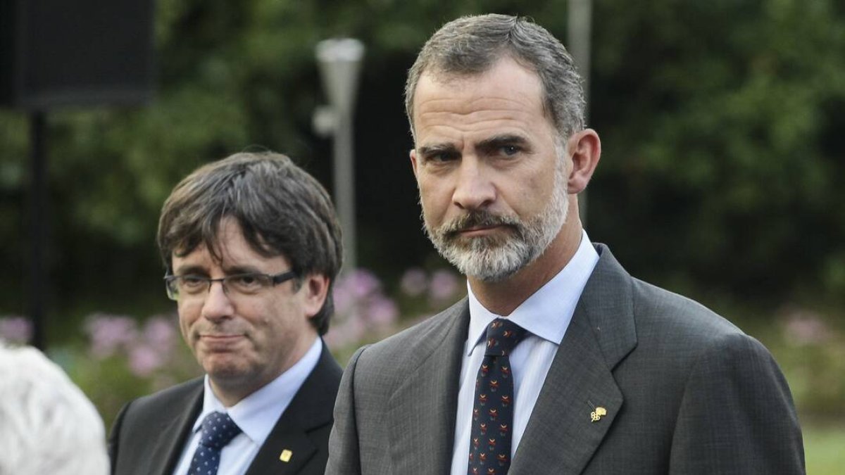 Puigdemont y el Rey Felipe VI.