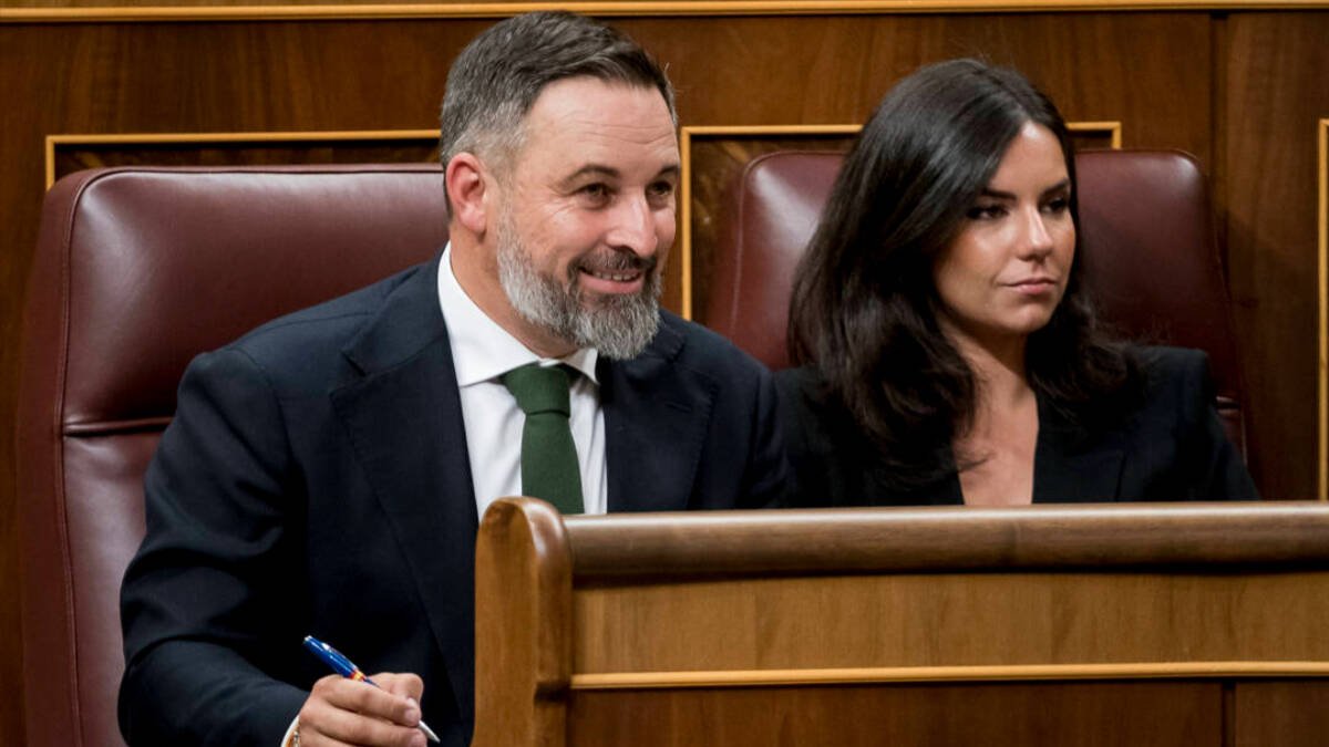 El líder de VOX, Santiago Abascal, y la portavoz de Vox en el Congreso, Pepa Rodríguez de Millán.