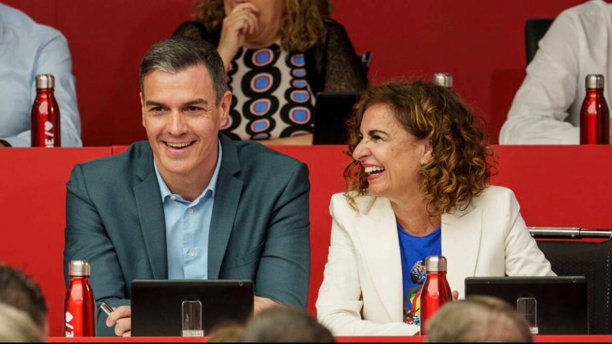 Pedro Sánchez con María Jesús Montero