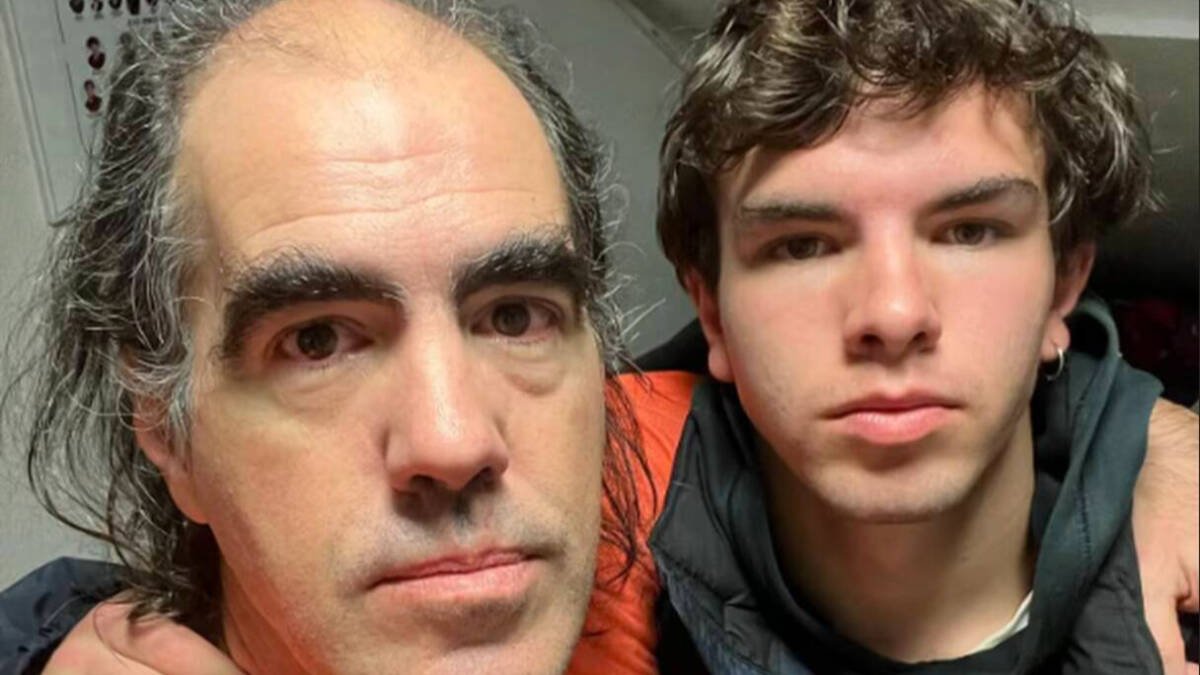 Iago Negrón junto a su padre, esta mañana (foto de Instagram)