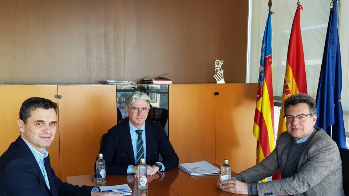 Secretari autonòmic d'Indústria, Felipe Carrasco, i el director general de les TIC, José Manuel García Duarte