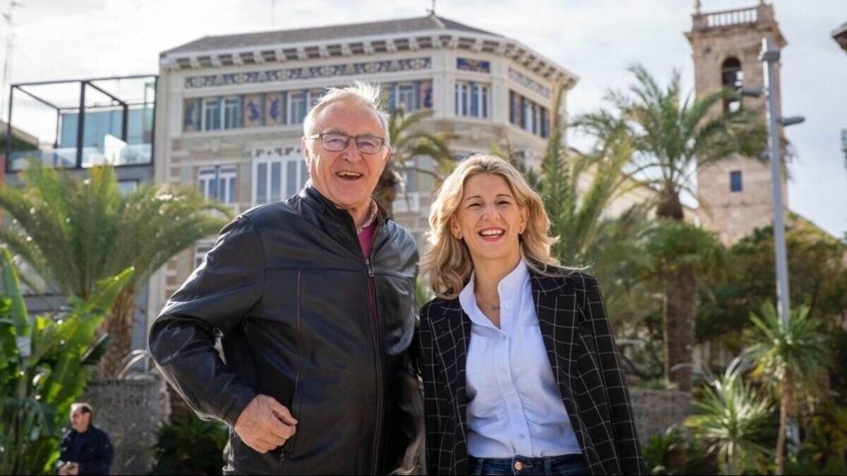El exalcalde de Valencia, Joan Ribó, recibe a la vicepresidenta segunda del Gobierno y ministra de Trabajo y Economía Social en funciones, Yolanda Díaz, en 2022.