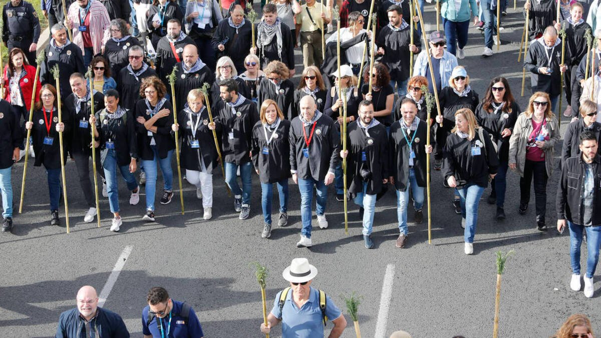 La delegada del Gobierno y cargos socialista en la romería de la Santa Faz.