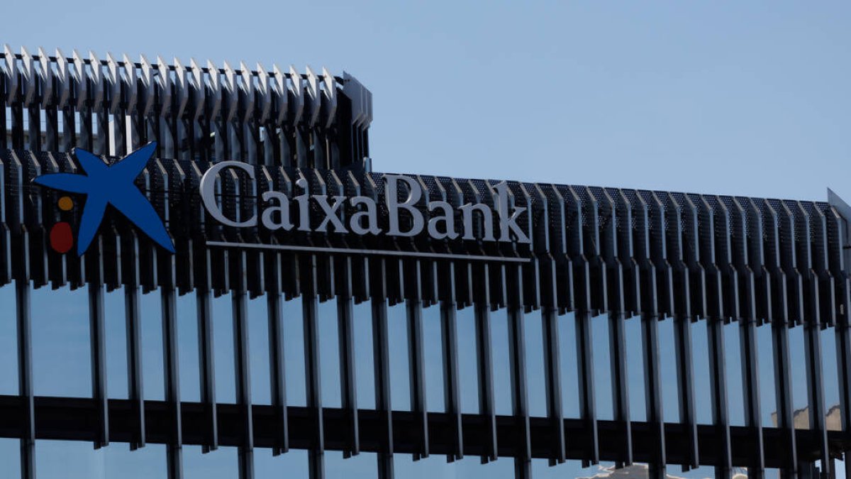 Fachada de CaixaBank