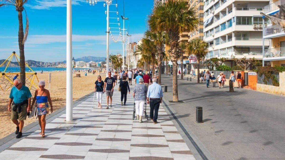 Las Cortes piden al Gobierno renovar el Imserso con el PSPV en contra