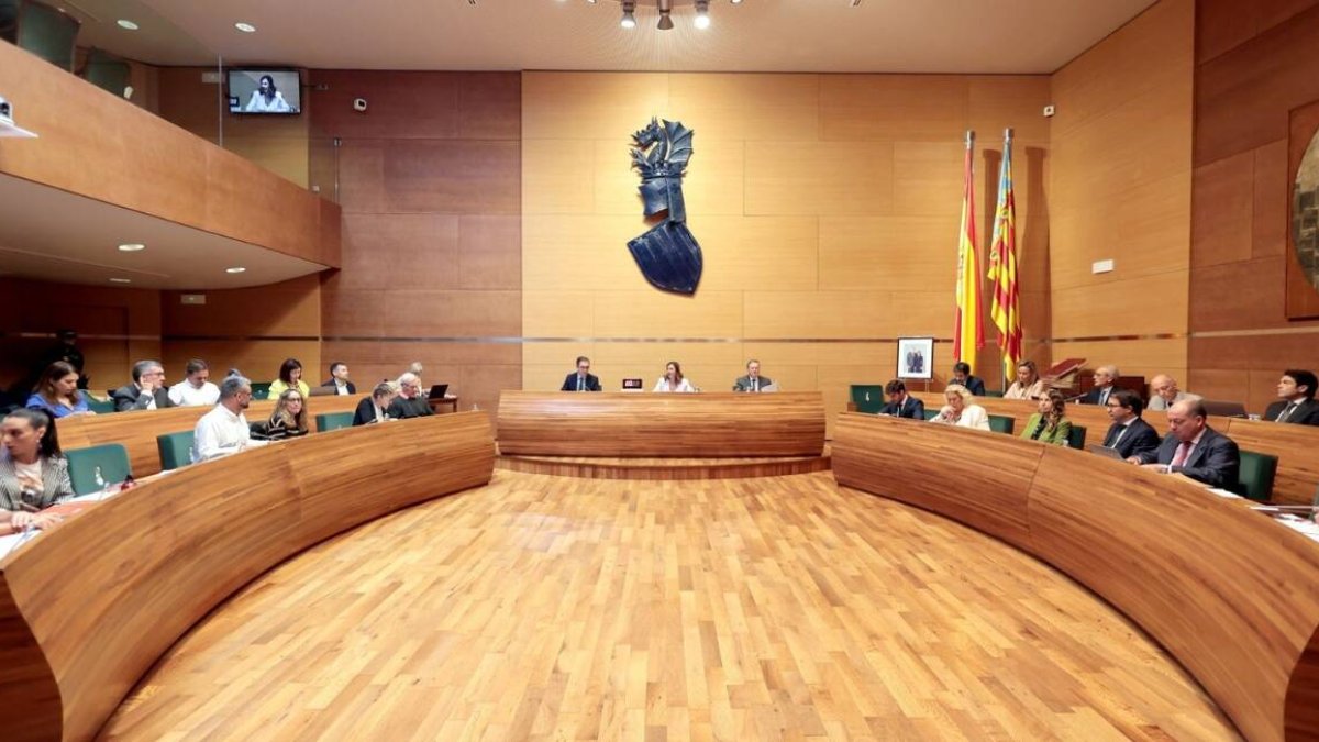 Imagen del pleno ordinario de octubre del Ayuntamiento de València celebrado en la Diputación de Valencia por las obras en el hemiciclo municipal - AYUNTAMIENTO DE VALENCIA