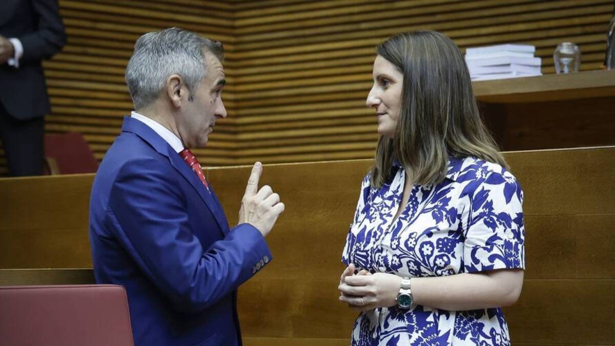 Miguel Barrachina (PP) y Ana Vega (vox) en Las Cortes Valencianas.