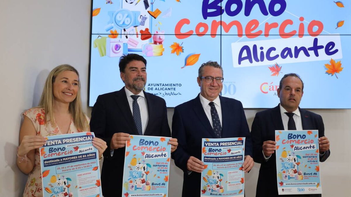 El presidente de la Diputación, Toni Pérez, el alcalde de Alicante, Luis Barcala, y el presidente de la Cámara de Comercio, Carlos Baño - DIPUTACIÓN ALICANTE