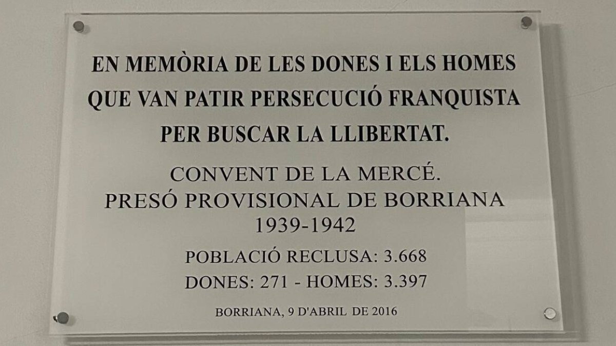 Placa retirada en Borriana (Castellón) en honor a las víctimas del franquismo