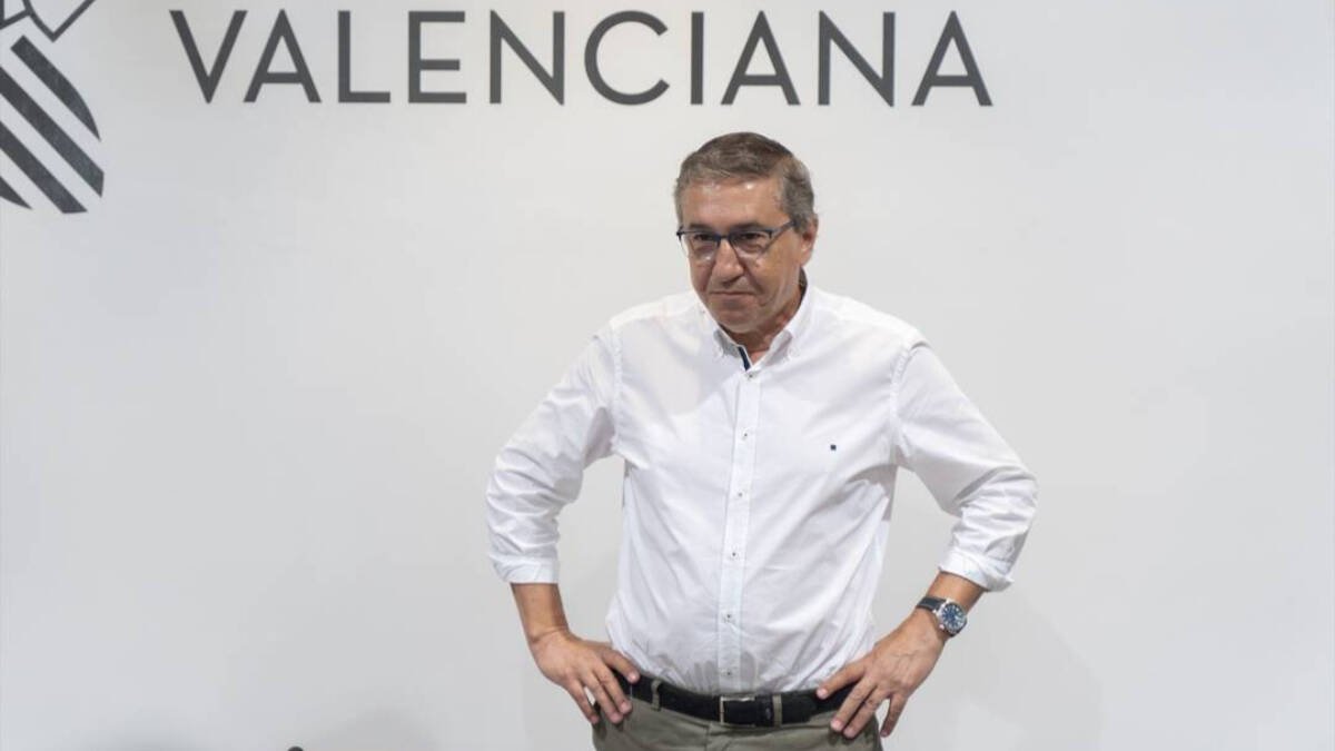 El conseller de Educación, Universidades y Ocupación, José Antonio Rovira, durante una rueda de prensa, en la Conselleria de Educación, Universidades y Ocupación,