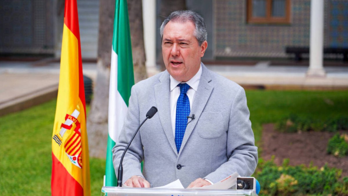 El secretario general del PSOE de Andalucía, Juan Espadas, en el Parlamento.