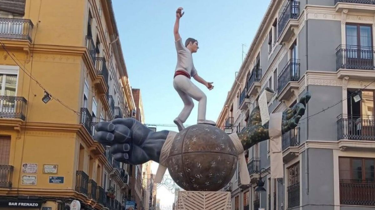 Monumento de la falla Pelayo-Matemático Marzal