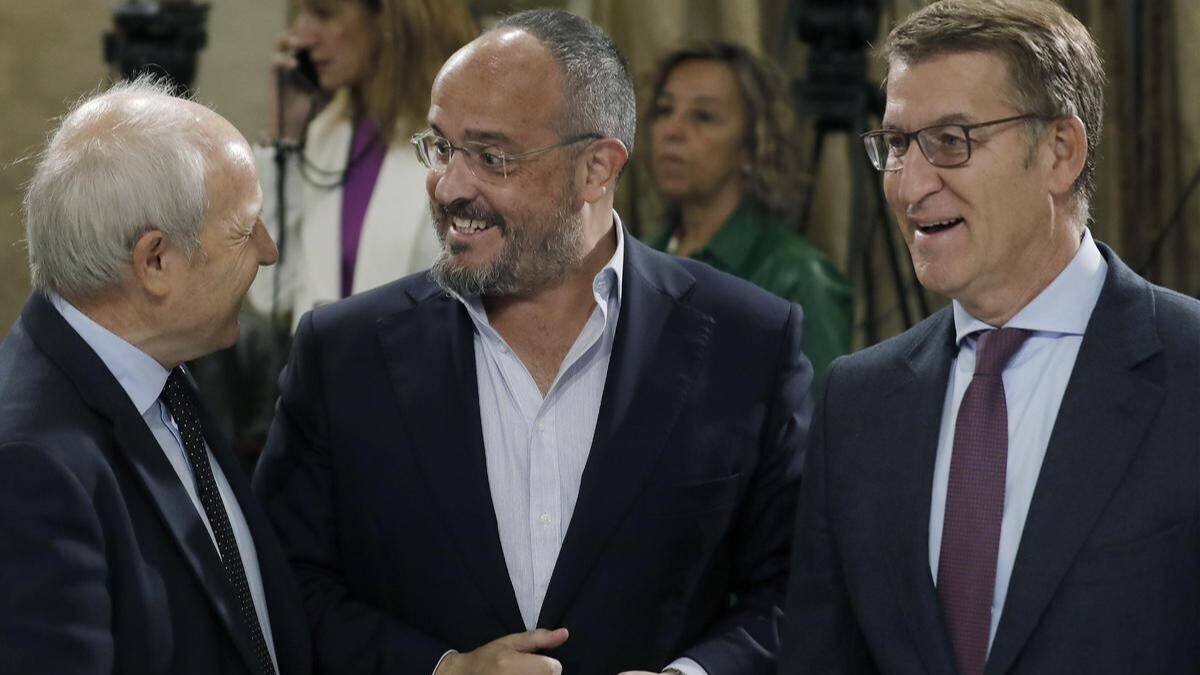Fernández, la pasada semana entre Montilla y Feijóo.