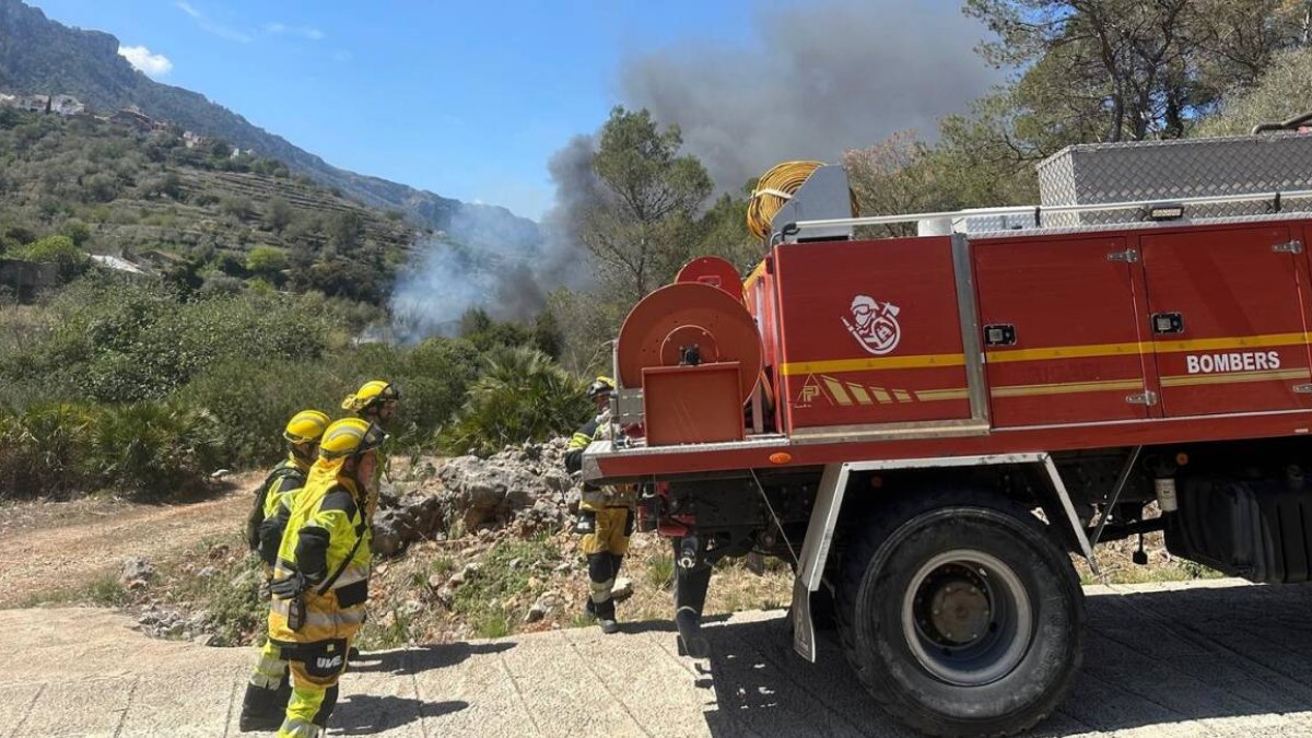 Imagen de archivo de bomberos forestales
