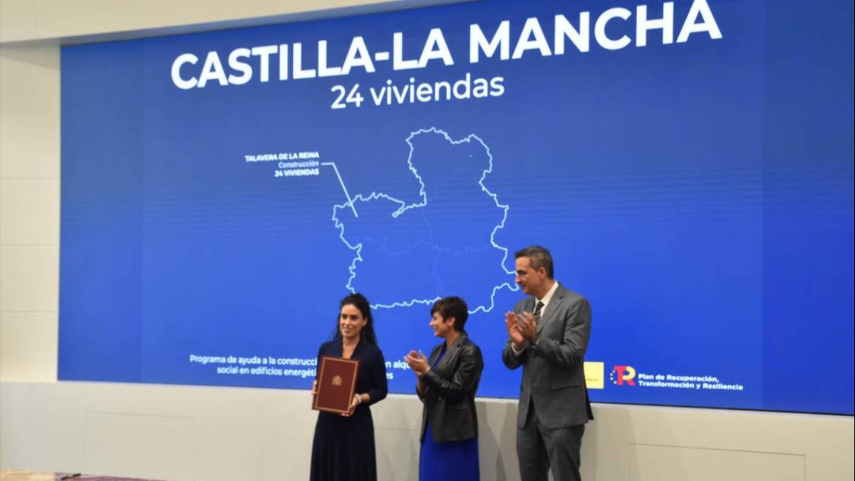 La directora general de Vivienda, Inés Sandoval; la ministra de Vivienda, Isabel Rodríguez; y el delegado de Fomento en la provincia de Toledo, Jorge Moreno.