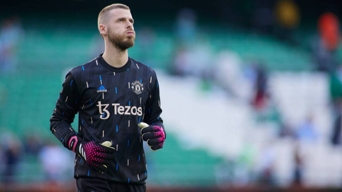 David de Gea durante un calentamiento con el Manchester United.