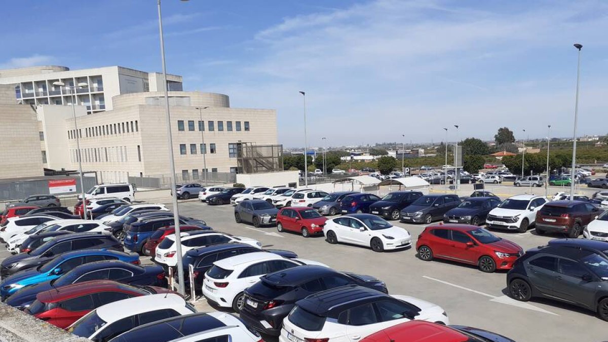 Aparcamiento hospital de la Ribera