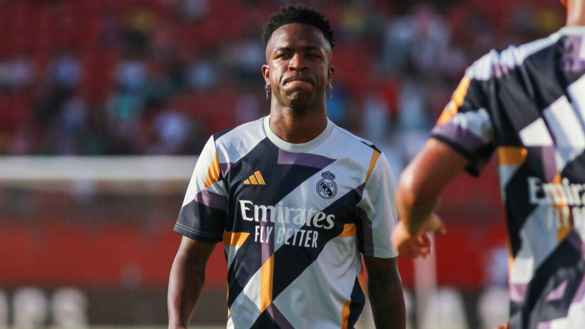 Vinicius calienta con el Real Madrid.