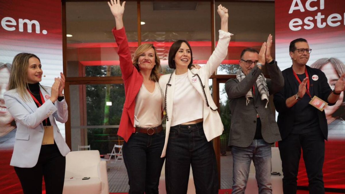 Diana Morant, junto a la ministra de Educación, Pilar Alegría, en el Congreso Federal del PSPV-PSOE