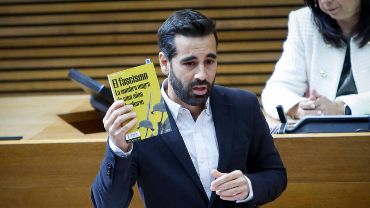 El Día de la 'guerra' del Libro en Les Corts