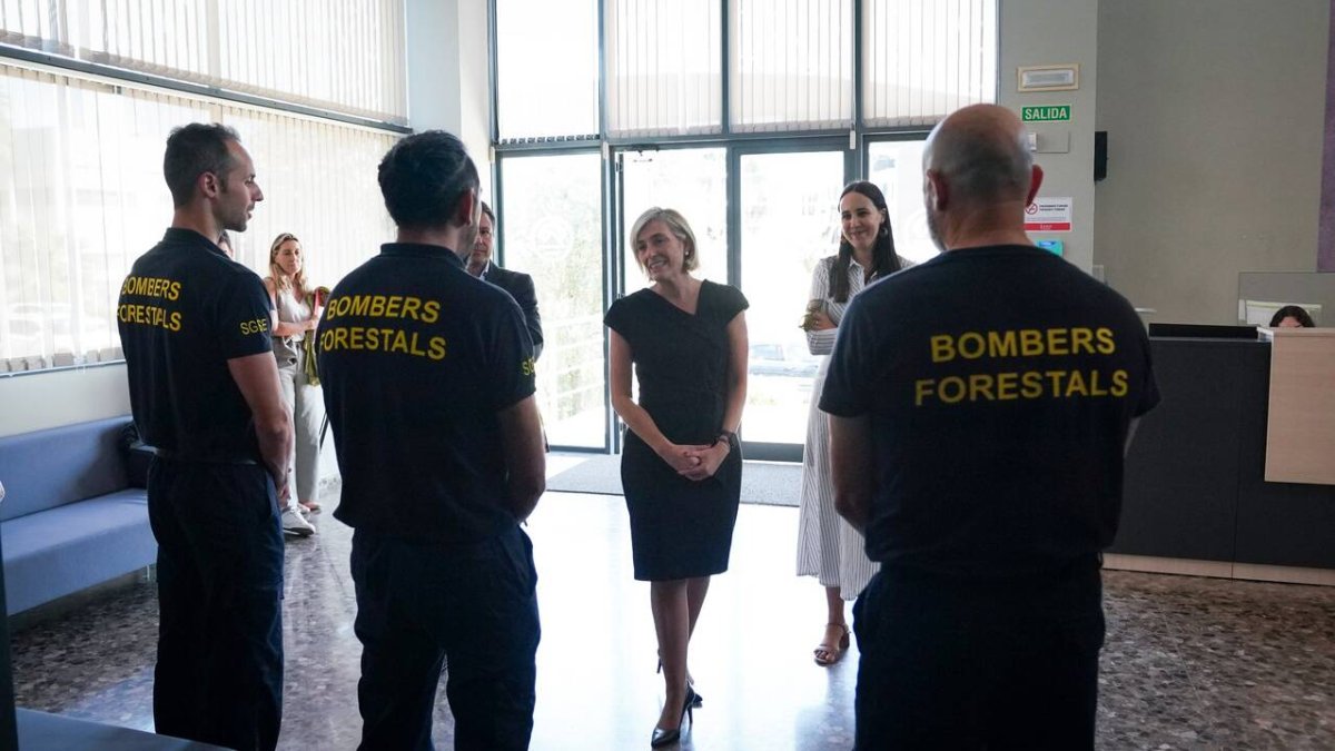 Elisa Núñez es reunix amb els bombers forestals voluntaris al Marroc i Líbia