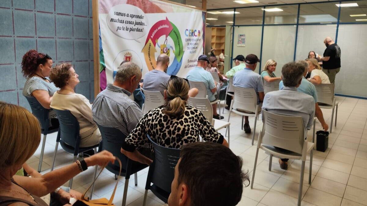 Más de 500 mayores agotan el Bono Comercio.