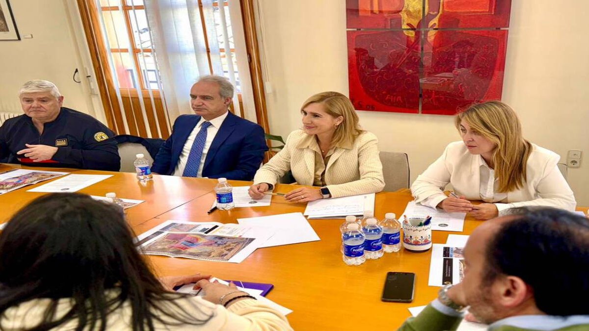 Salomé Pardas, consellera de Medio Ambiente, Rocío Cortés, alcaldesa de Requena y Ricardo Gabaldón, alcalde de Utiel