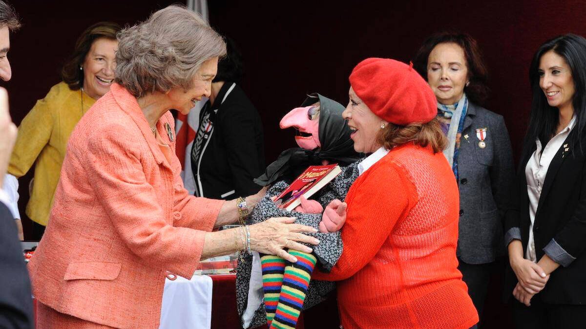 Doña Sofía se lo pasó en grande con Doña Rogelia el Día De la Cruz Roja. Europa Press.
