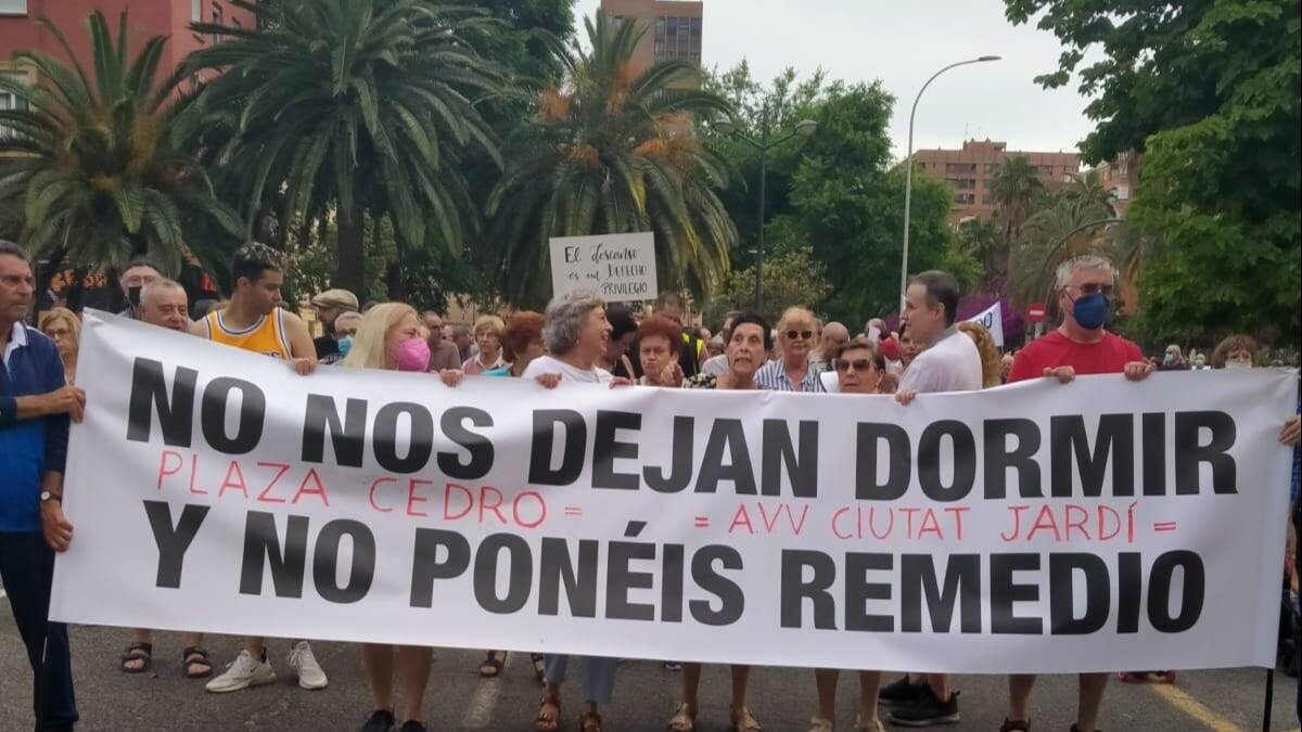 Vecinos de Ciudad Jardín y plaza Honduras de Valencia se manifiestan para reclamar con una protesta su