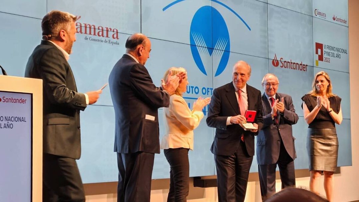 Luis Fernandez-Vega Sanz recoge el Premio Pyme del año