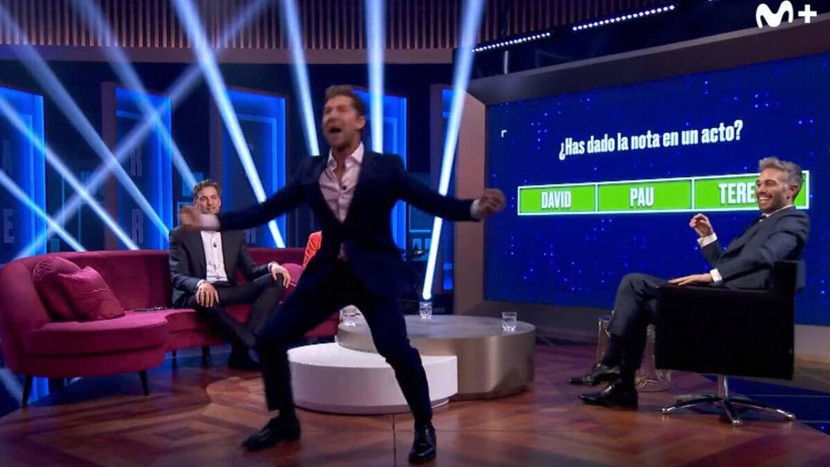 David Bisbal contando su anécdota en 'Martínez y Hermanos'.