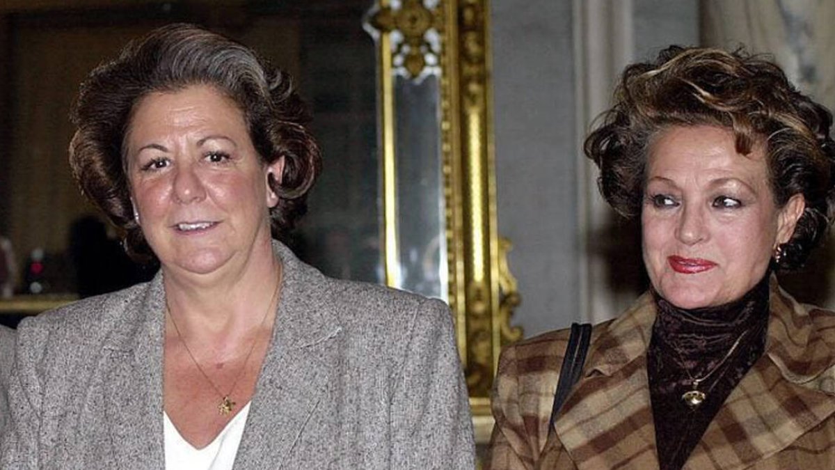 Carmen Sevilla con Rita Barberá en una de sus visitas a la Mostra