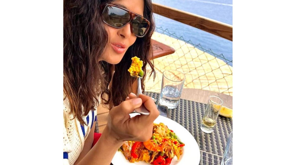 Salma Hayek con su paella