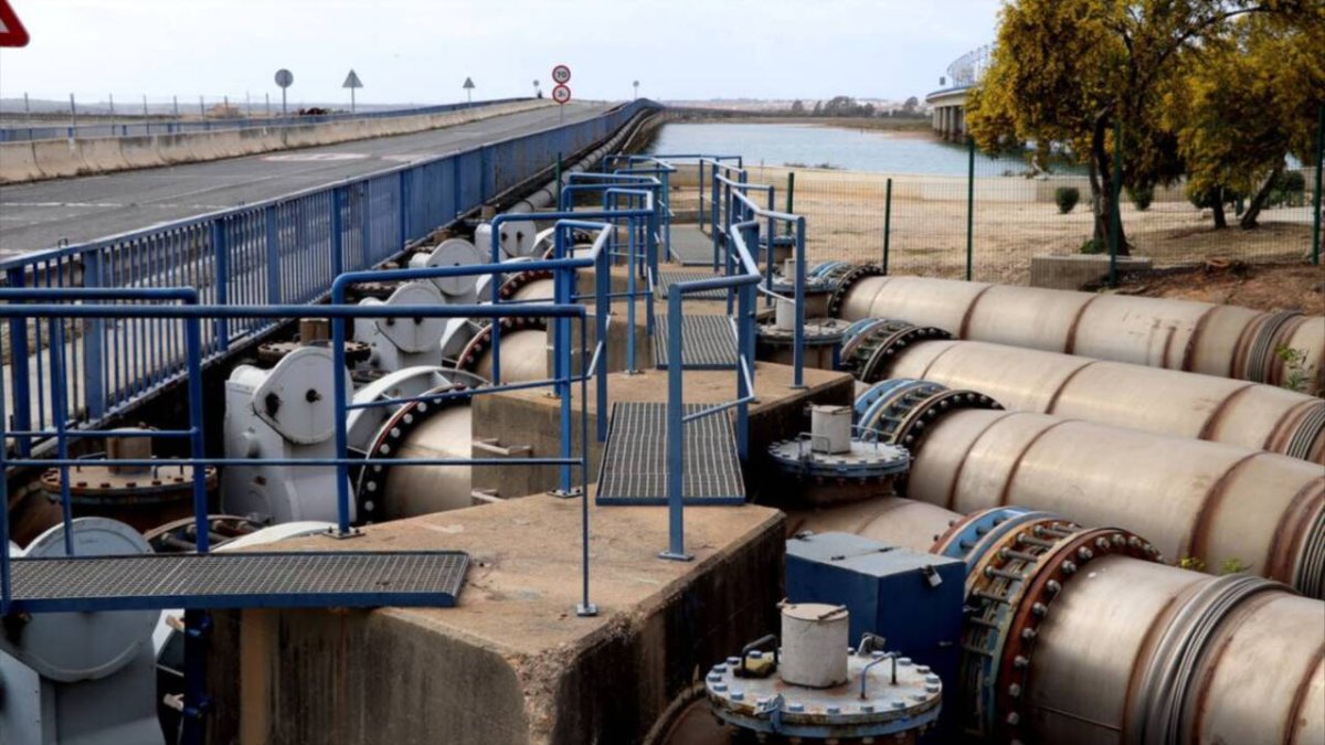 Imagen del Puente- Sifón sobre el río Odiel en Huelva.