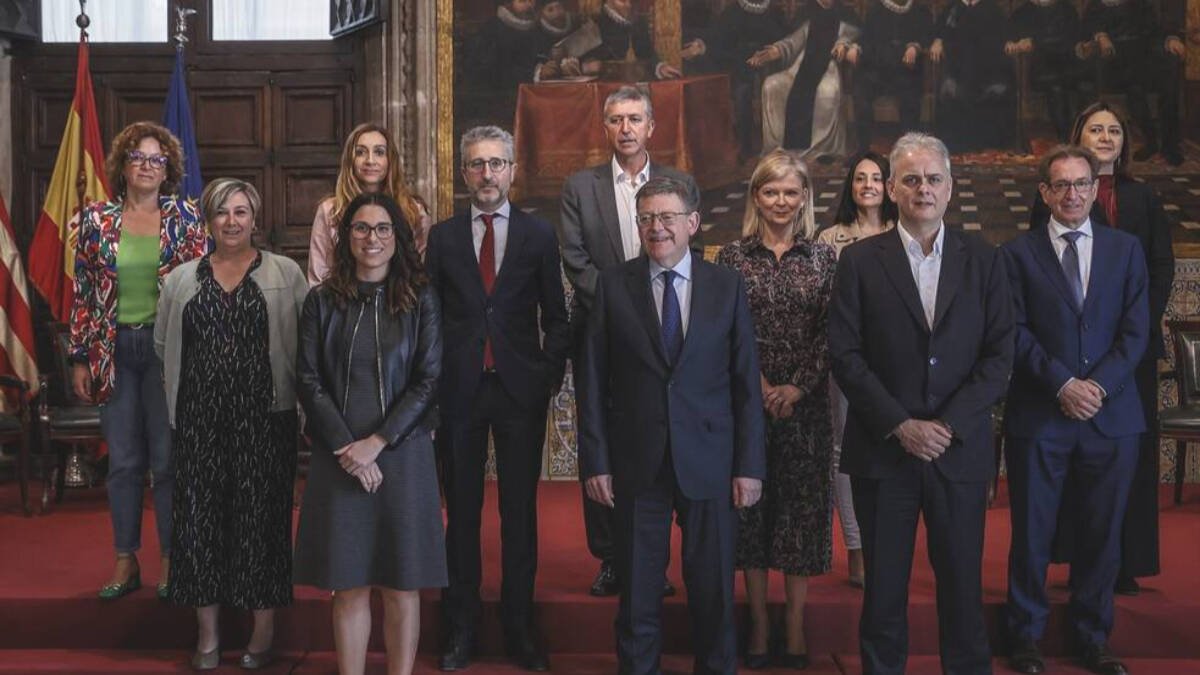 Foto de familia de los miembros del Consell.