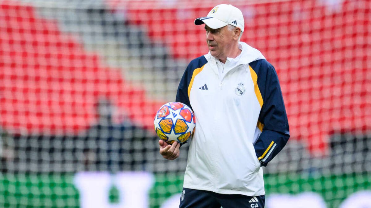 Carlo Ancelotti, en el entrenamiento en Wembley.