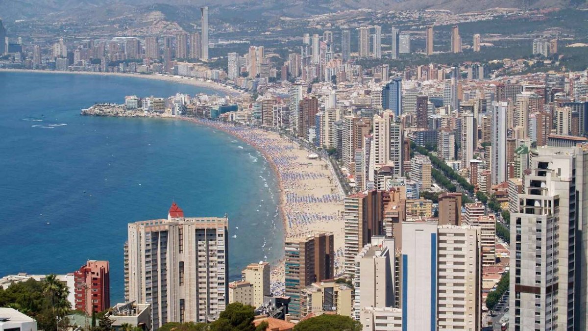 Benidorm cuenta con 74.600 habitantes censados, su máximo histórico.