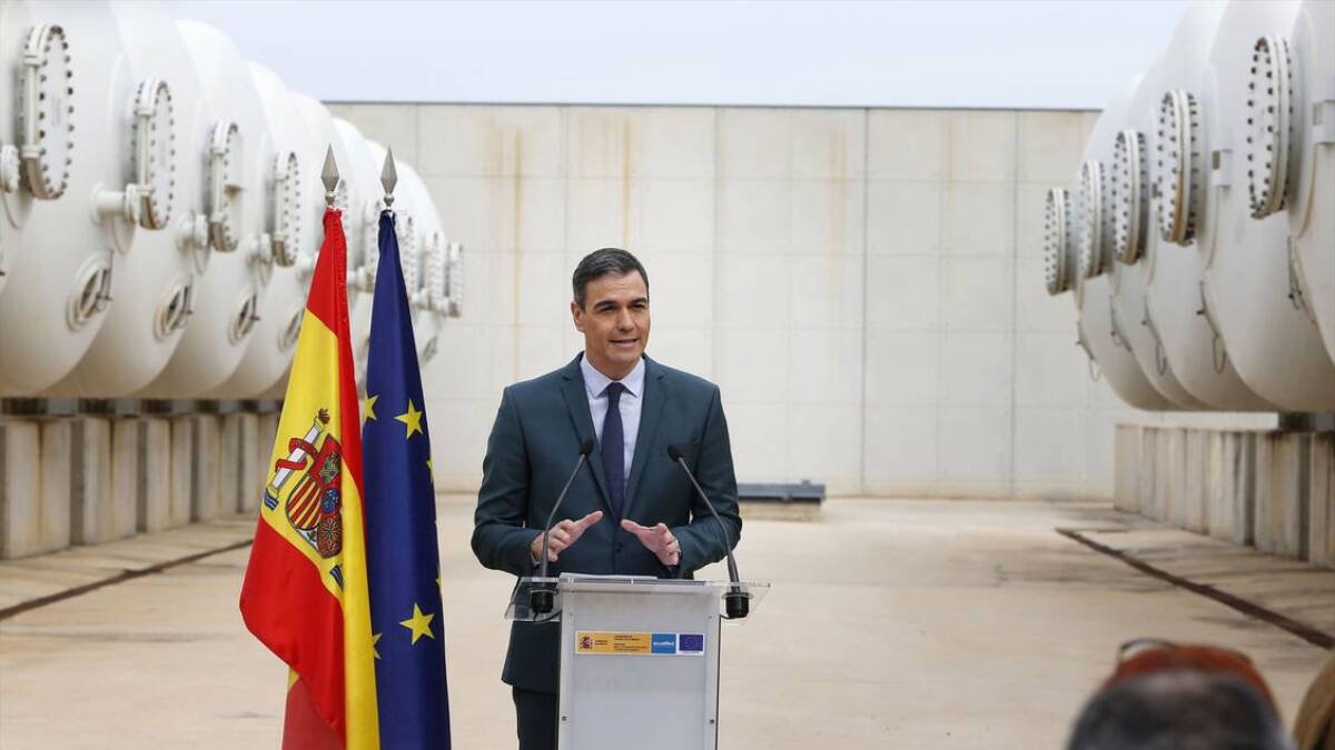 El presidente del Gobierno, Pedro Sánchez, interviene durante su visita a las instalaciones de la planta desaladora de Torrevieja, a 14 de febrero de 2024, en Torrevieja.