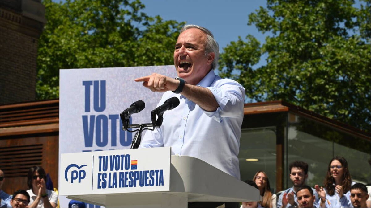 El presidente de Aragón, Jorge Azcón, interviene durante un acto de campaña del Partido Popular.