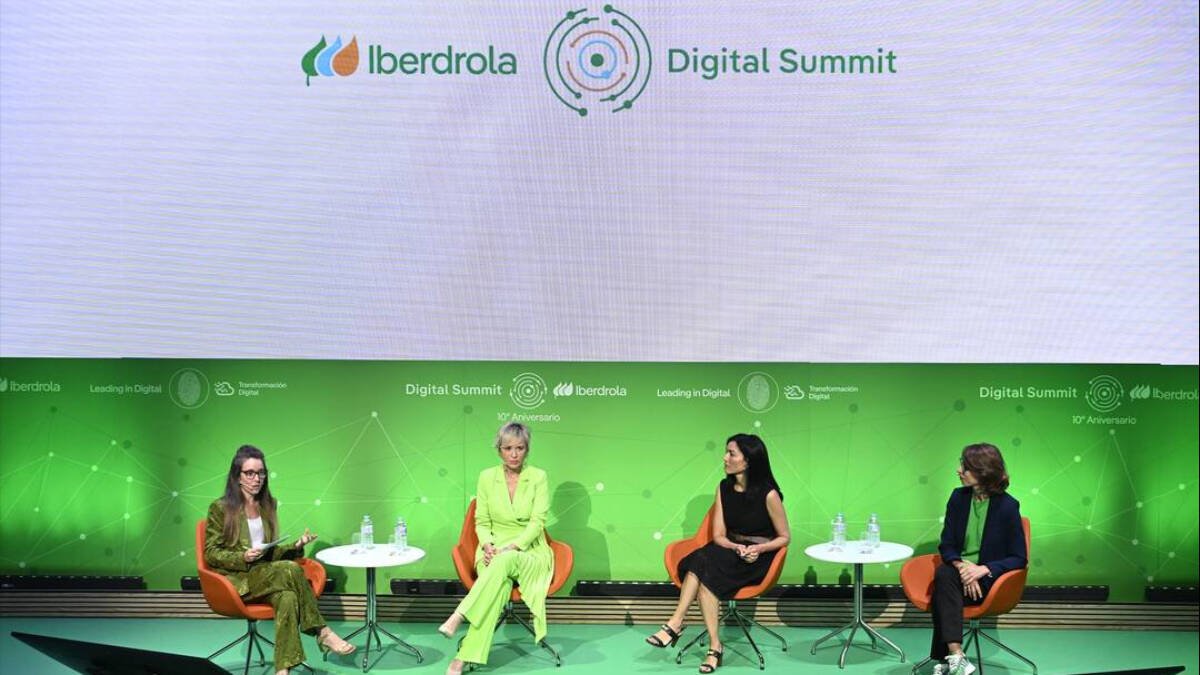 Participantes de una de la mesas del la X edición del Digital Summit de Iberdrola.