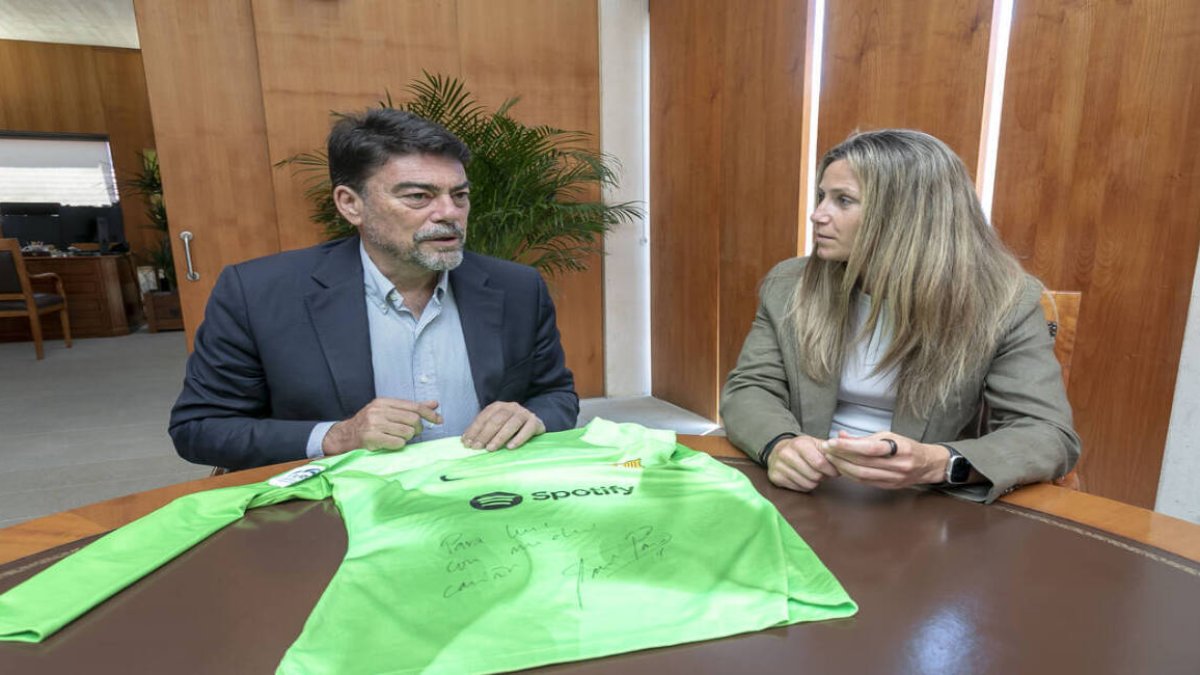 Luis Barcala, alcalde de Alicante, y Sandra Paños