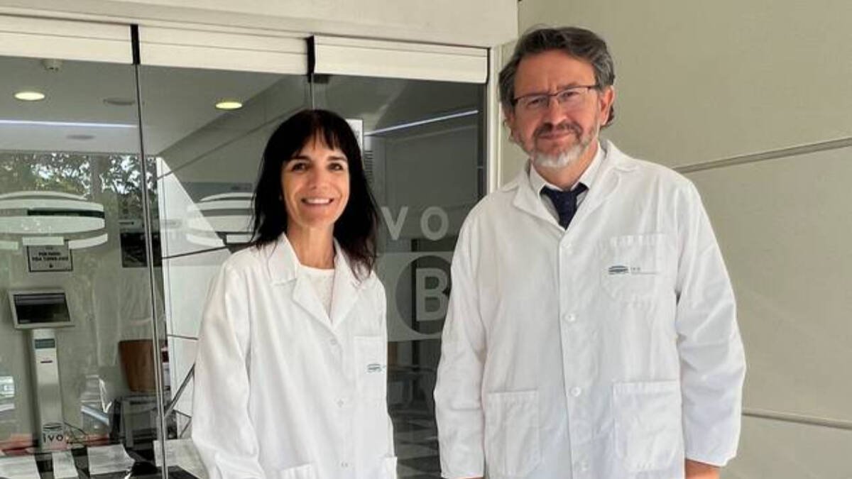 Los doctores de Instituto Valenciano de Oncología Zaida García y Onofre Sanmartín.